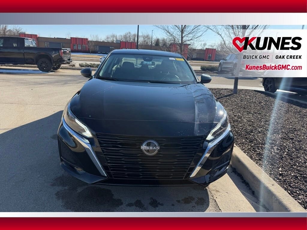 Used 2025 Nissan Altima SV Sedan