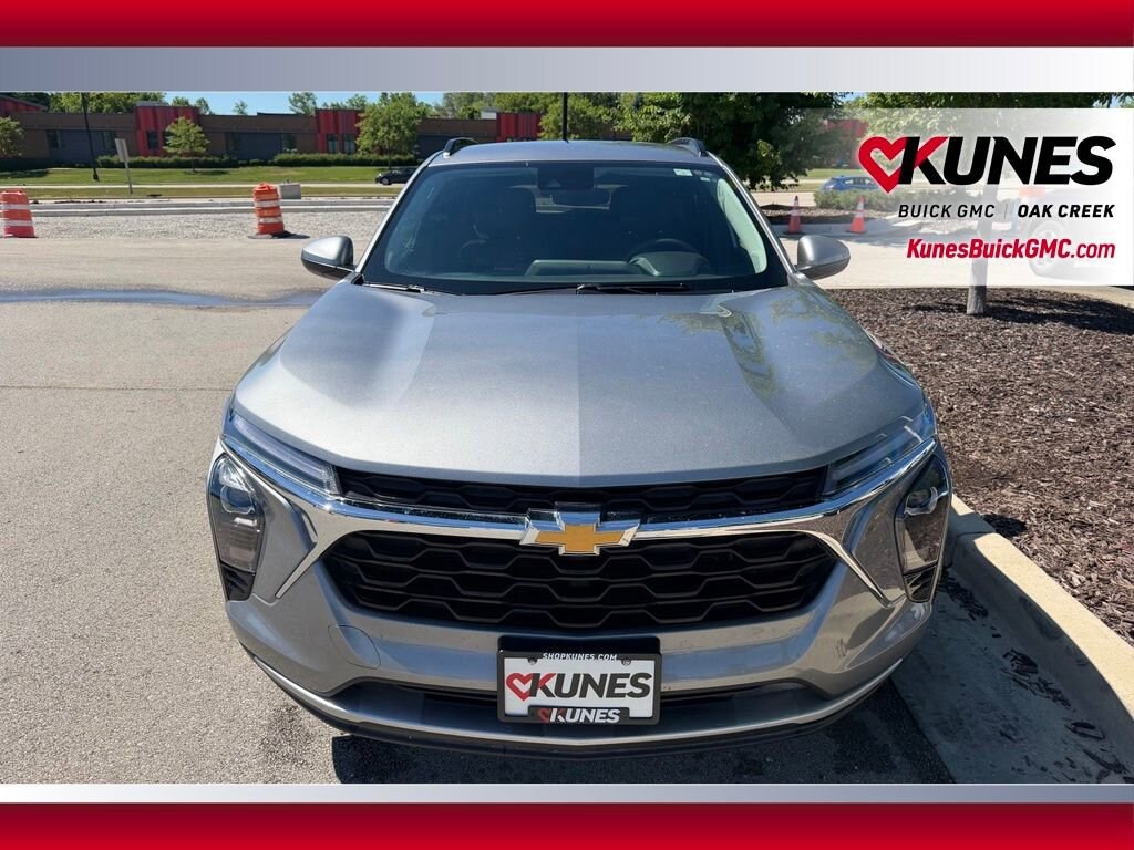 Used 2025 Chevrolet Trax LT SUV
