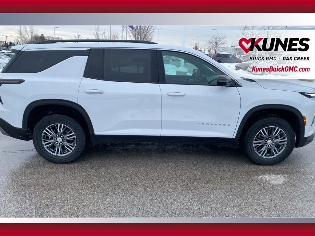 Used 2024 Chevrolet Traverse LT SUV