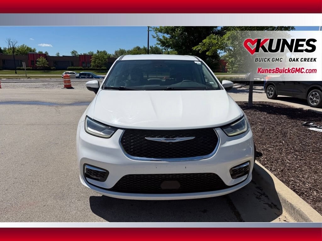 Used 2023 Chrysler Pacifica Touring L Van Passenger Van