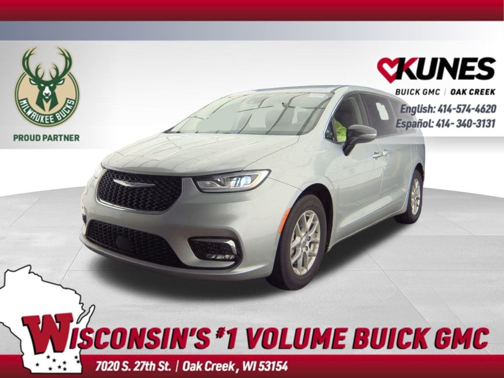 2024 Chrysler Pacifica Touring L's photo