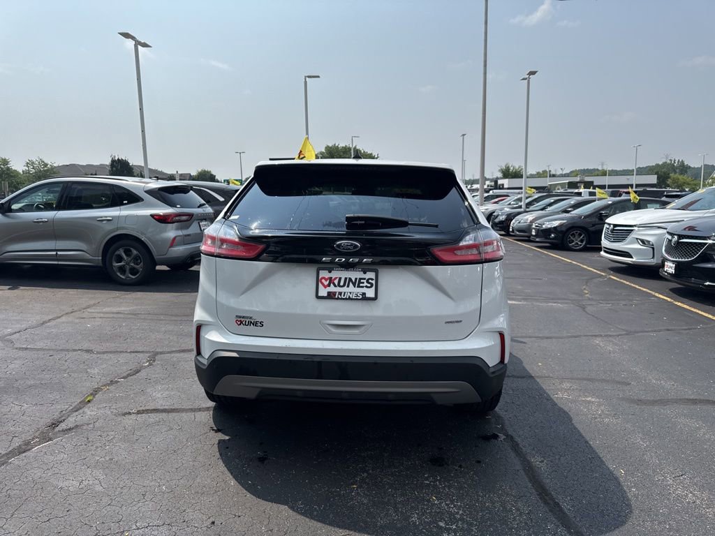 2024 Ford Edge SEL photo 2