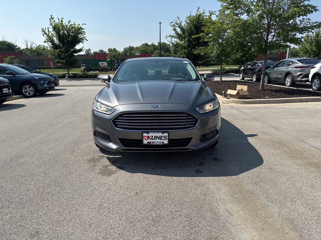 2014 Ford Fusion SE photo 2