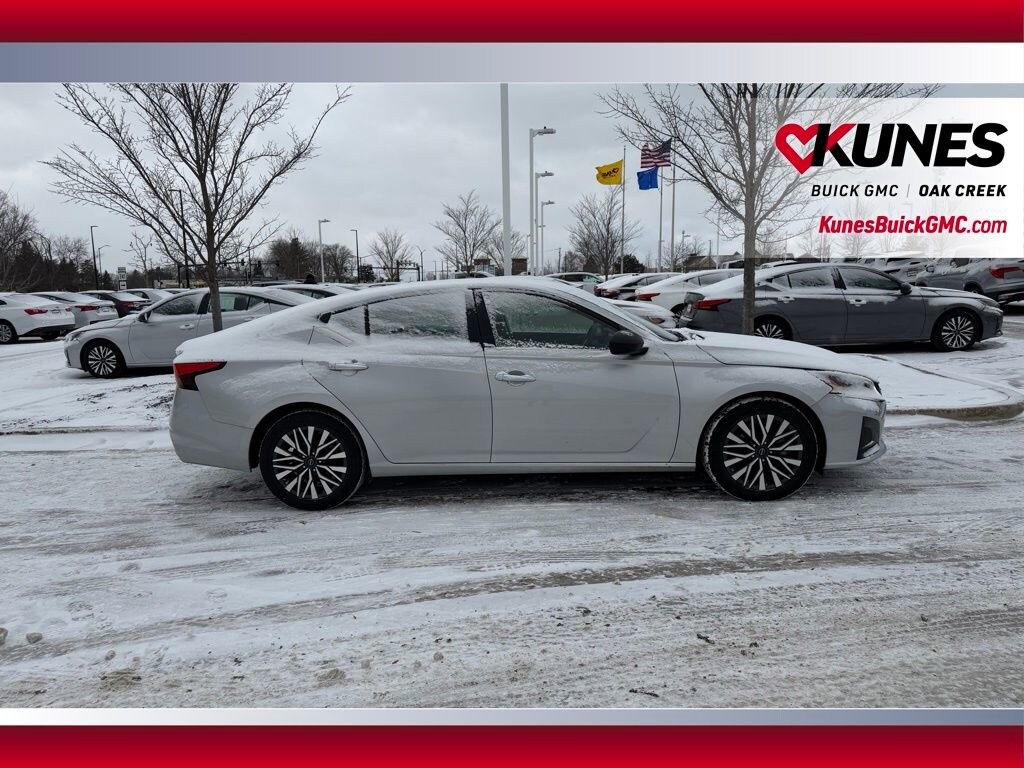 Used 2024 Nissan Altima 2.5 SV Sedan