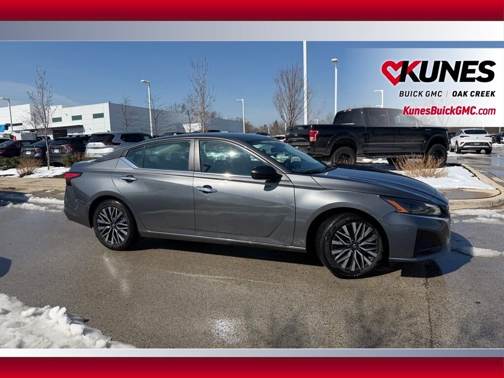 Used 2025 Nissan Altima SV Sedan