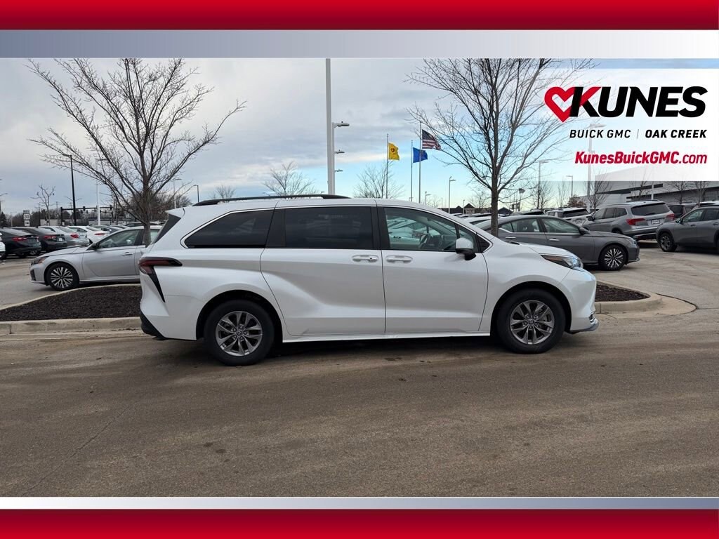 Used 2024 Toyota Sienna XLE 8 Passenger Van Passenger Van