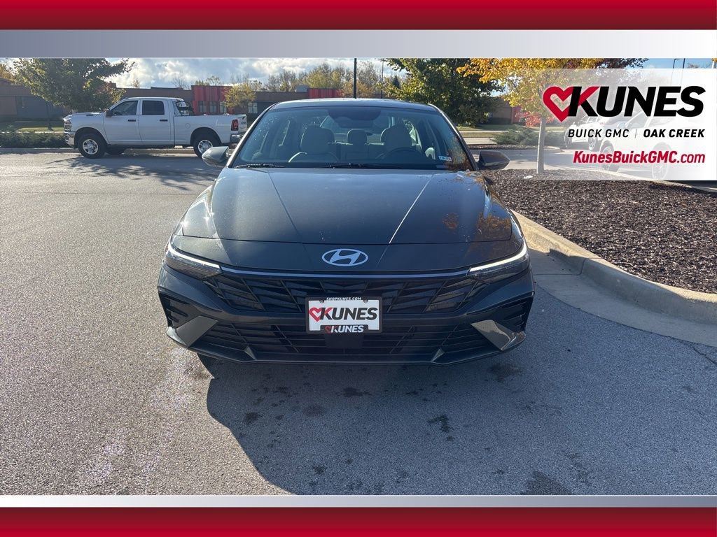 2025 Hyundai Elantra Limited photo 2