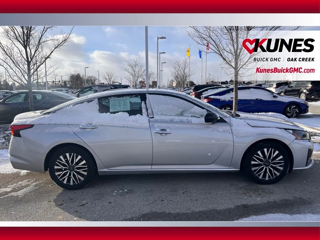 Used 2024 Nissan Altima 2.5 SV Sedan