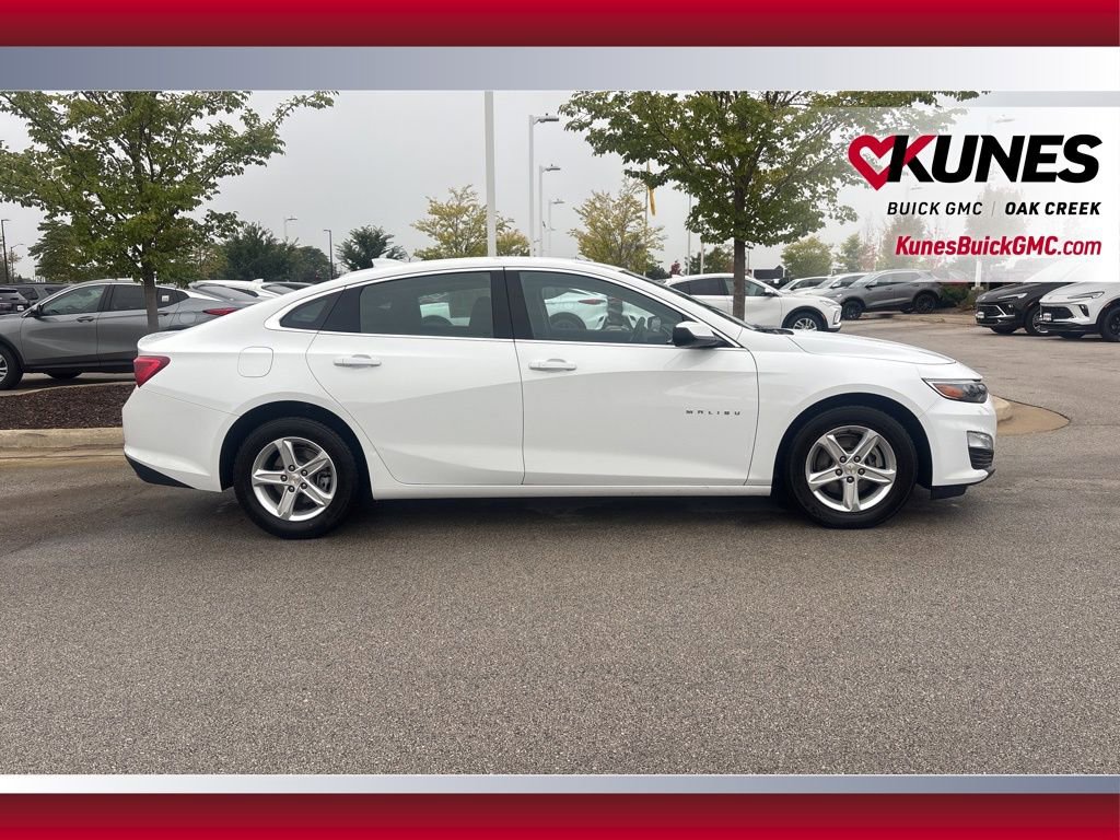 2023 Chevrolet Malibu 1LT photo 2