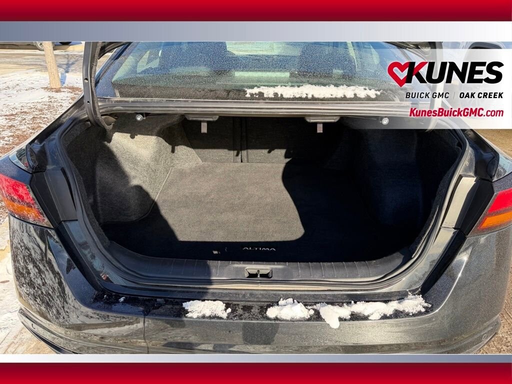 Used 2024 Nissan Altima 2.5 SV Sedan