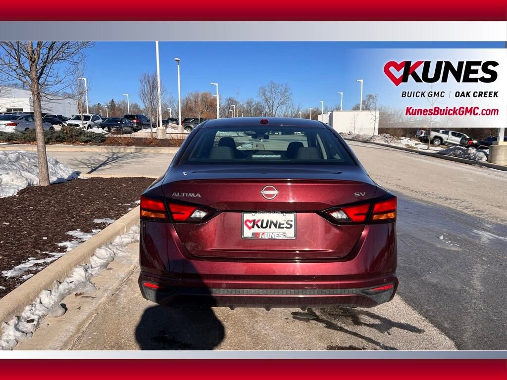 Used 2024 Nissan Altima 2.5 SV Sedan
