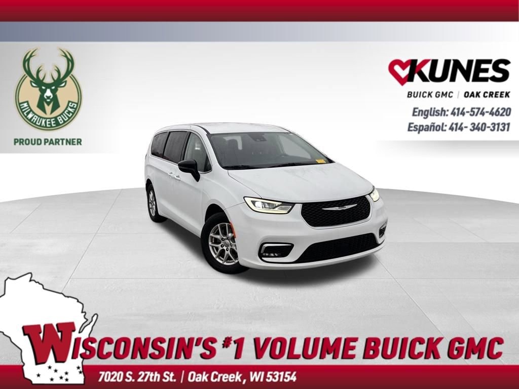 2024 Chrysler Pacifica Touring L's photo