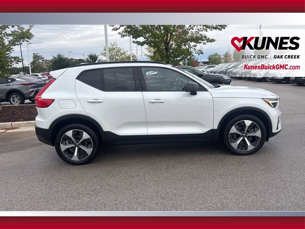 2024 Volvo XC40 Core photo 3