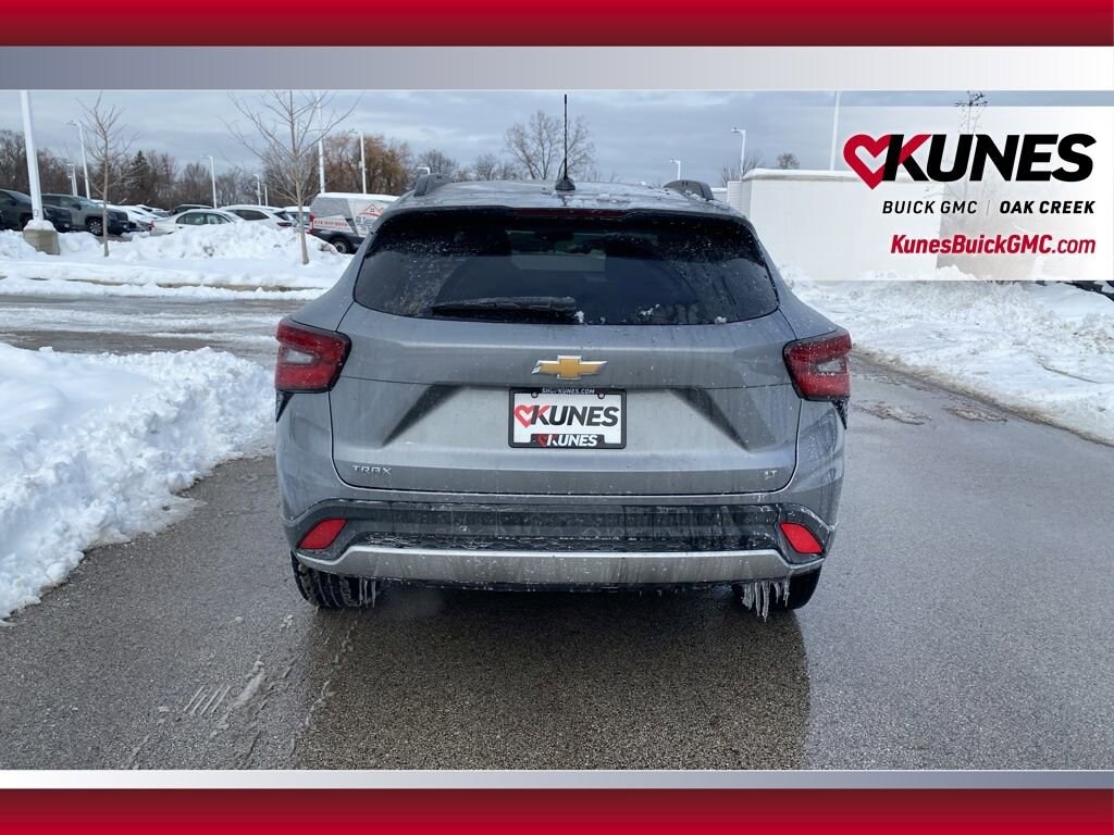 Used 2025 Chevrolet Trax LT SUV