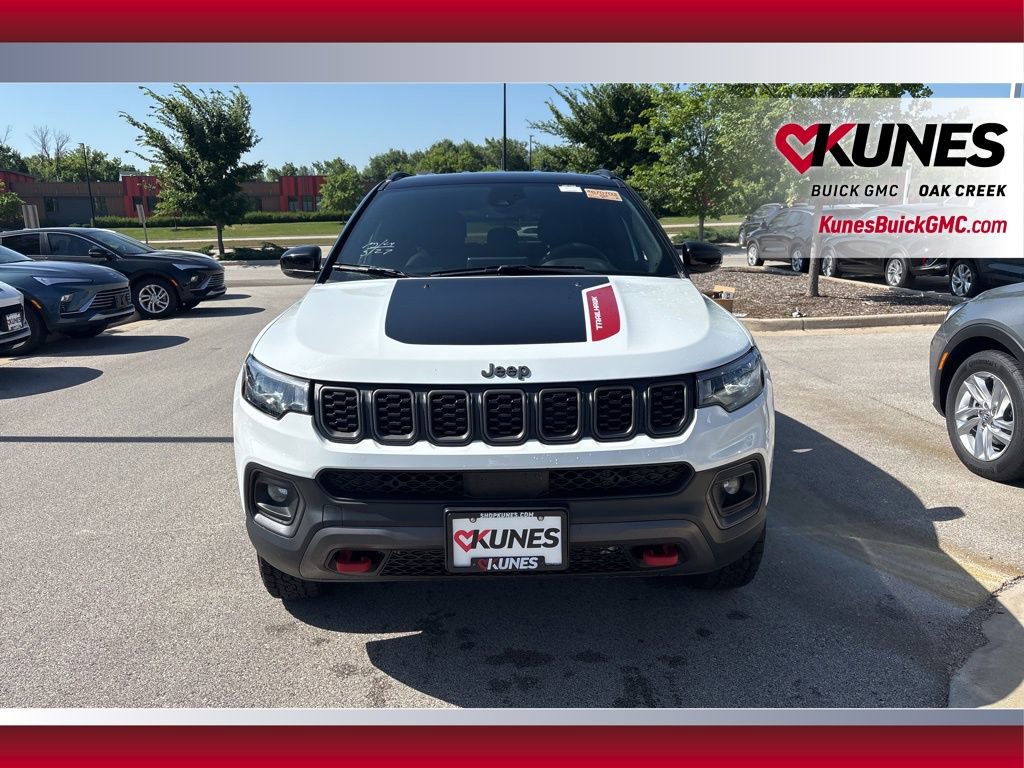 2024 Jeep Compass Trailhawk photo 2