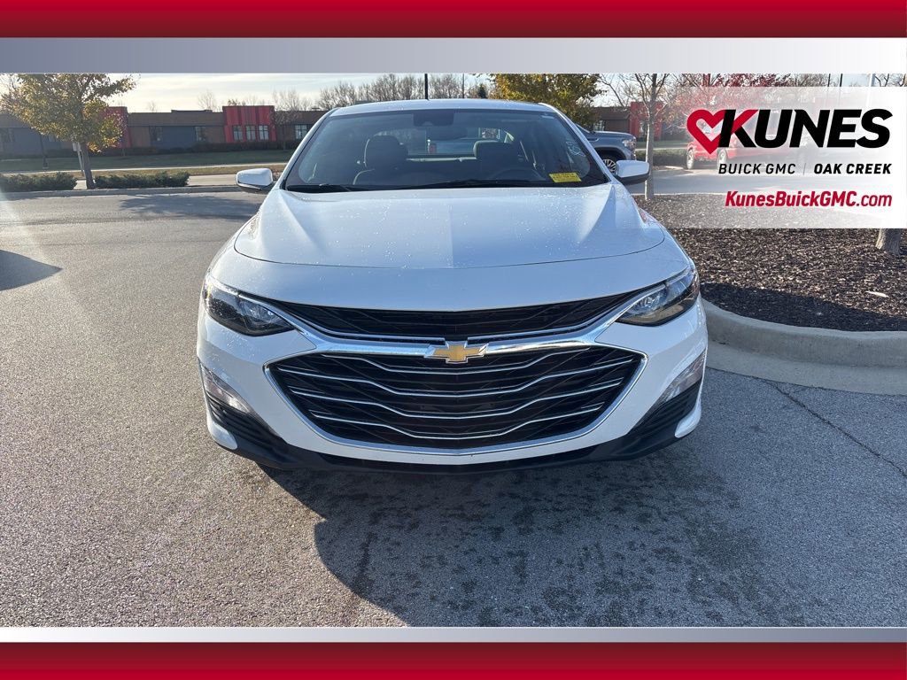 2024 Chevrolet Malibu 1LT photo 2