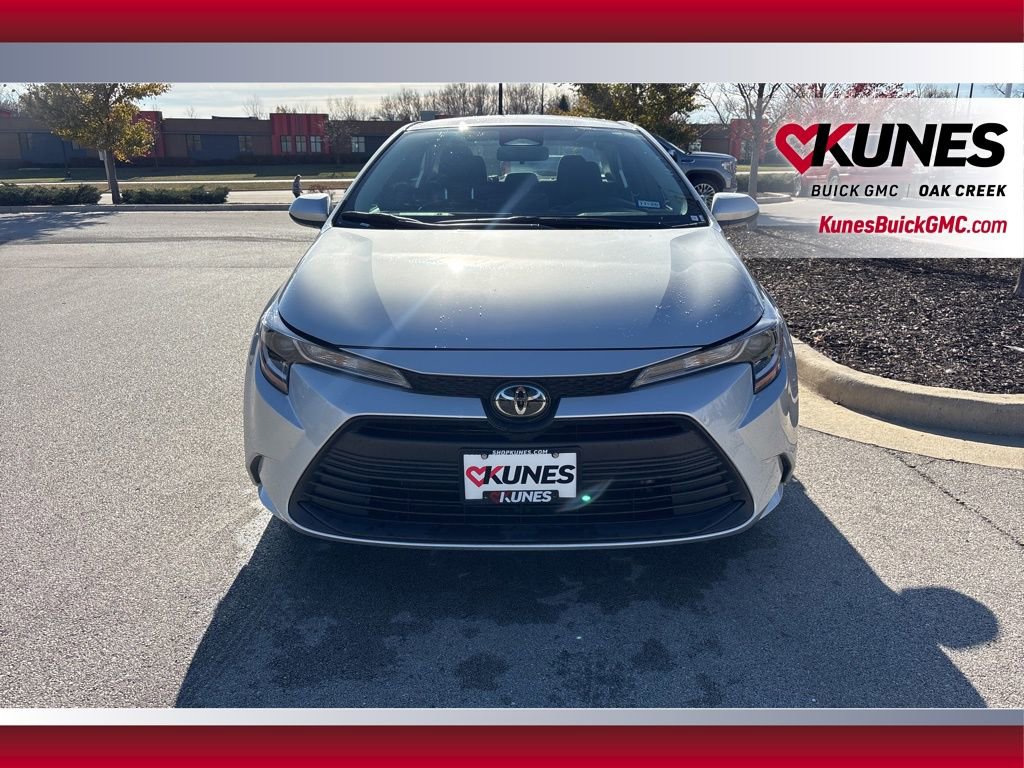 2025 Toyota Corolla LE photo 2