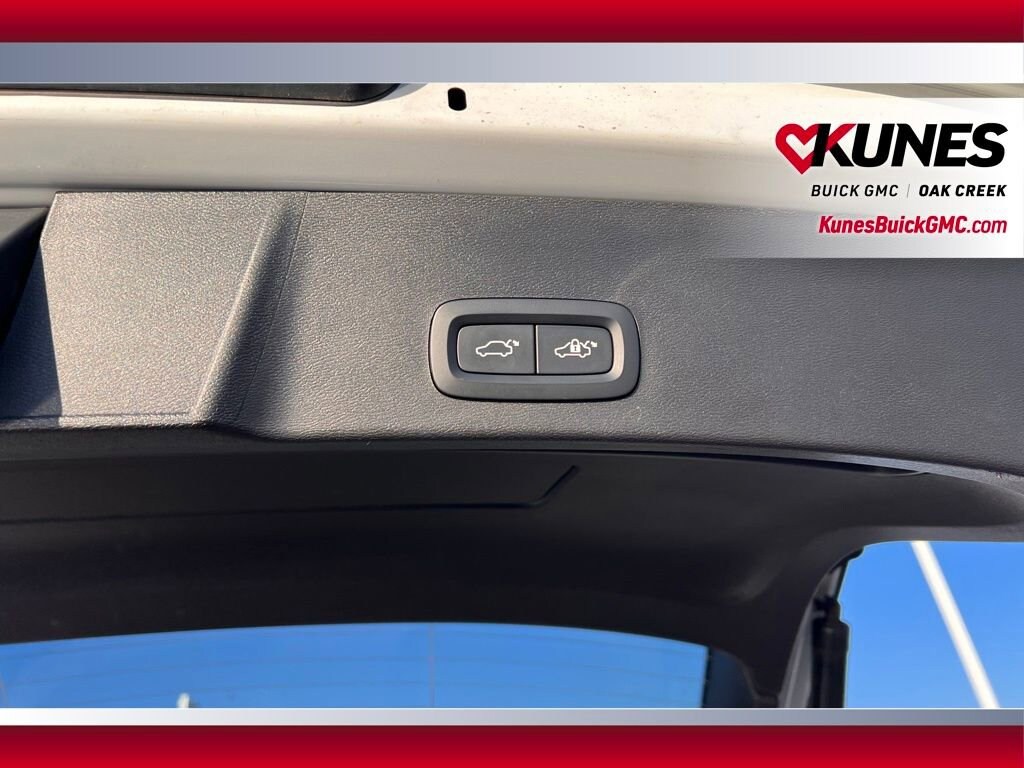 Used 2024 Volvo XC40 B5 Core Bright SUV