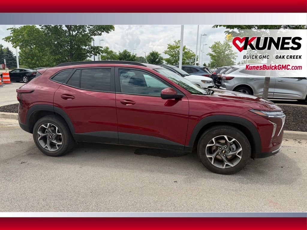 Used 2025 Chevrolet Trax LT SUV
