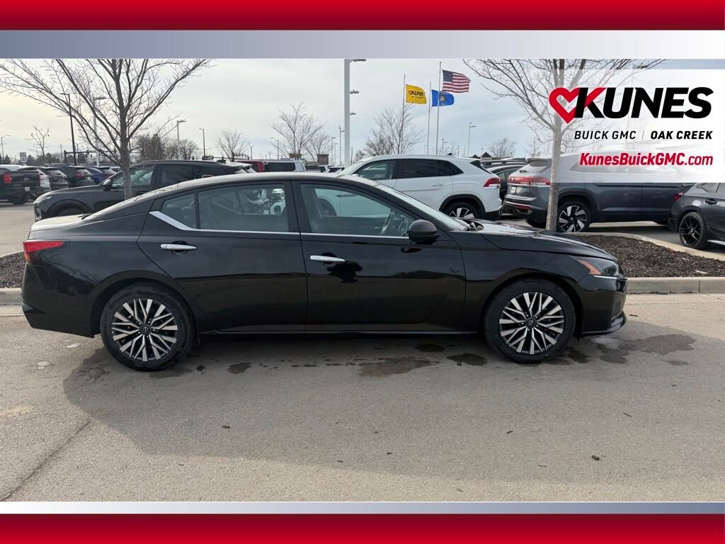 Used 2025 Nissan Altima SV Sedan