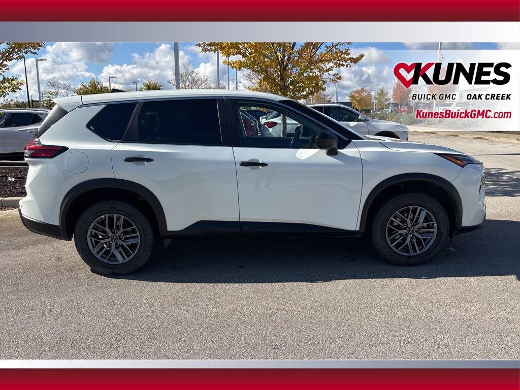 2024 Nissan Rogue S photo 2