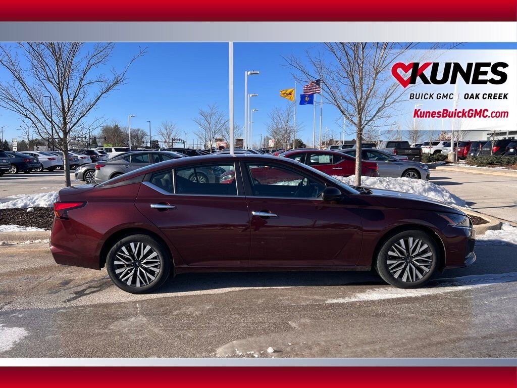 Used 2024 Nissan Altima 2.5 SV Sedan