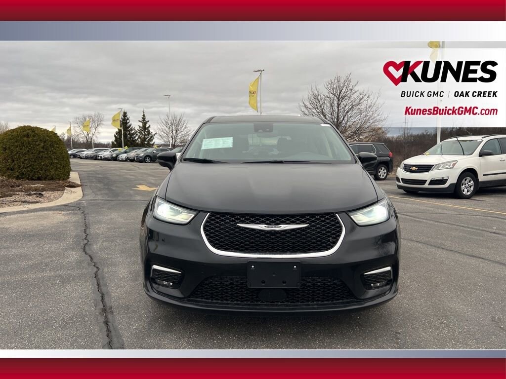 Used 2023 Chrysler Pacifica Touring L Van Passenger Van