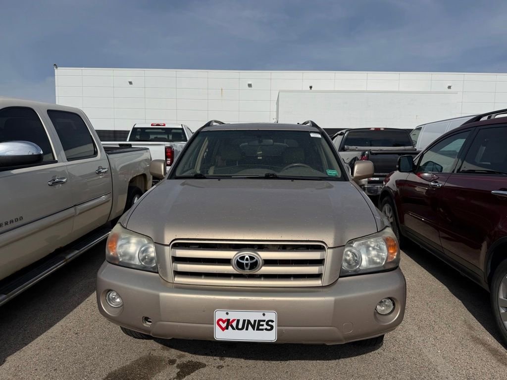 Used 2004 Toyota Highlander V6 w/3rd Row SUV