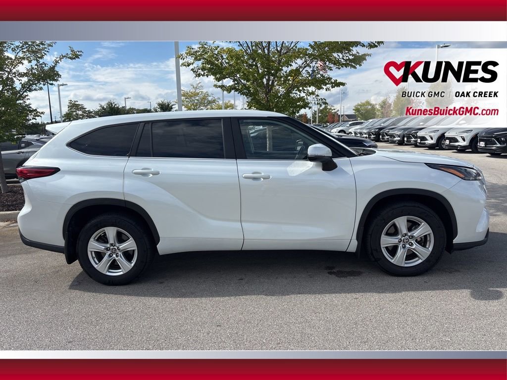 2023 Toyota Highlander L photo 3