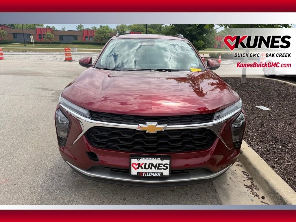 Used 2025 Chevrolet Trax LT SUV