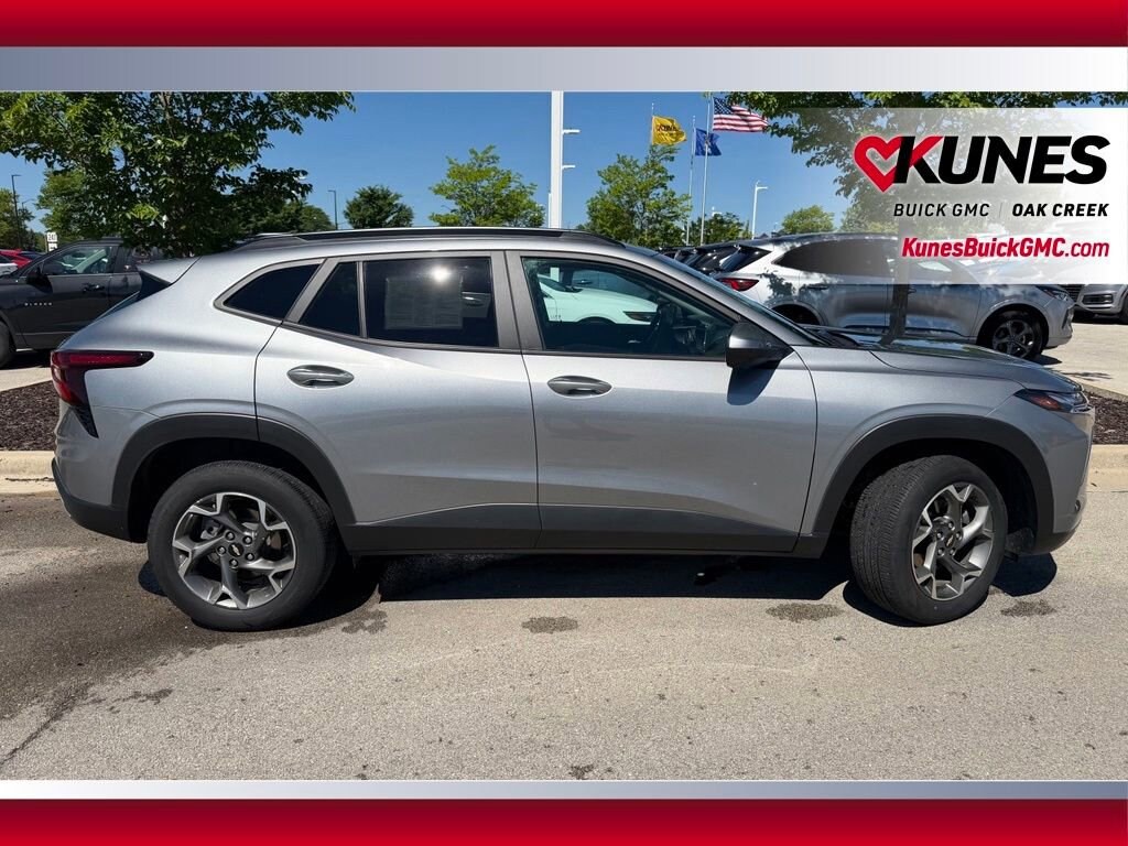 Used 2025 Chevrolet Trax LT SUV