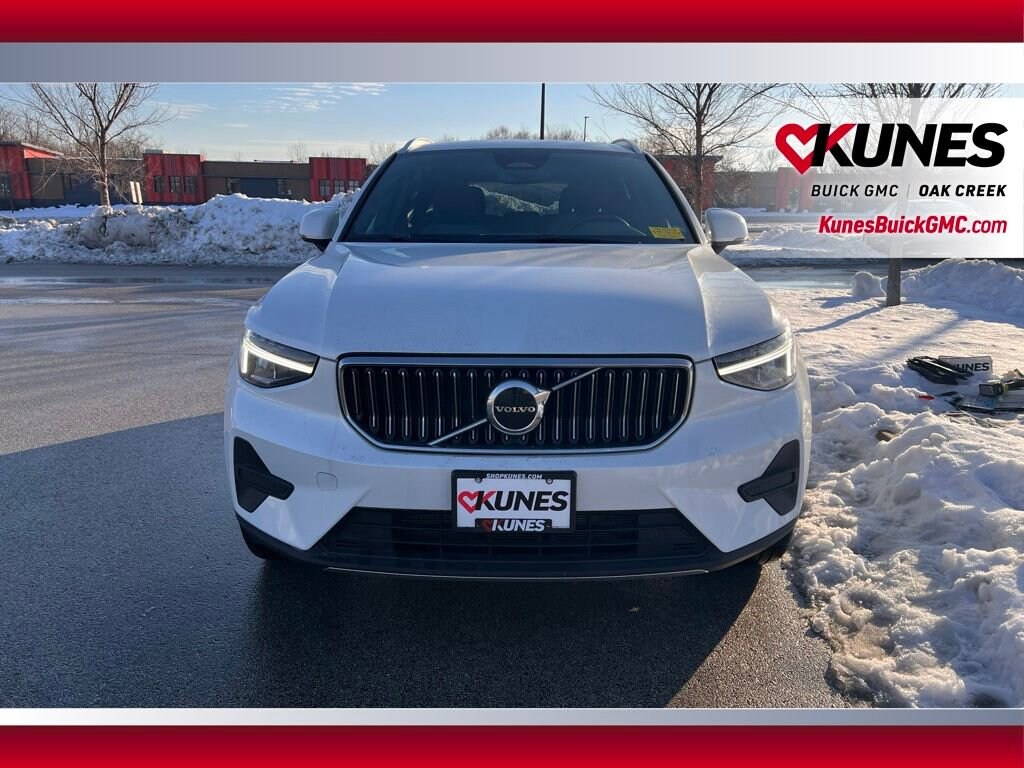 Used 2024 Volvo XC40 B5 Core Bright SUV