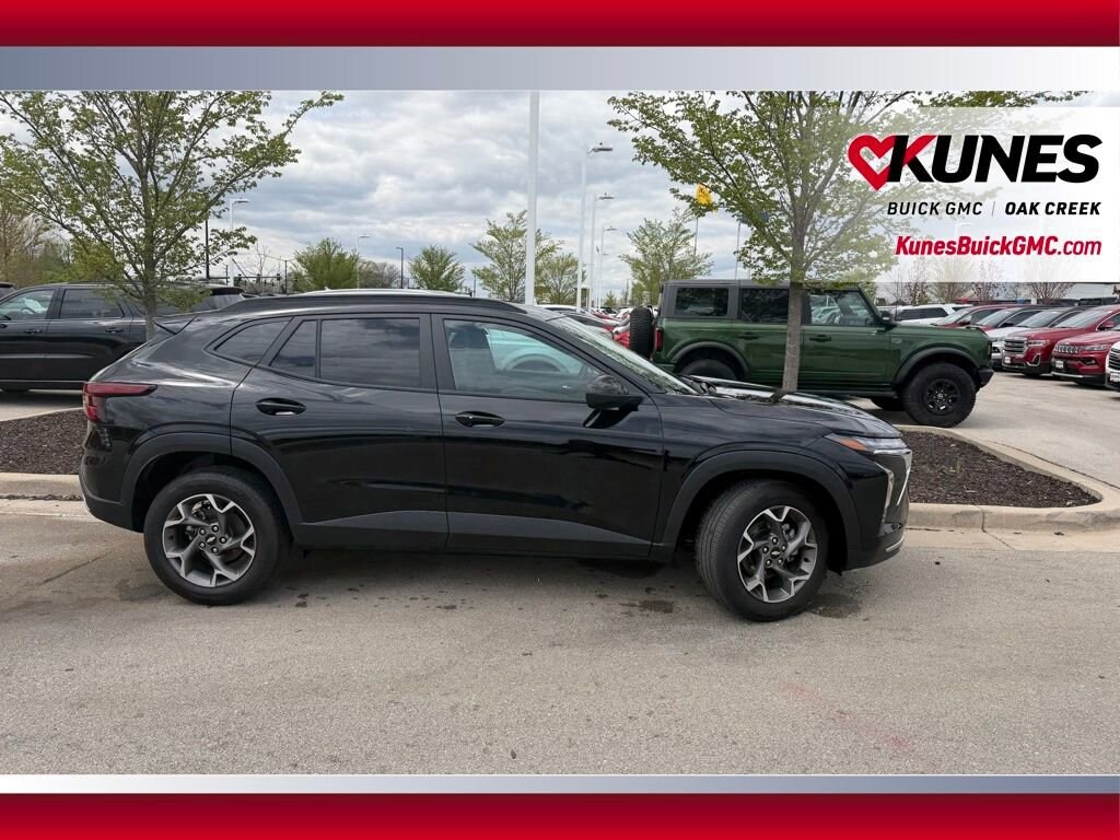 Used 2025 Chevrolet Trax LT SUV