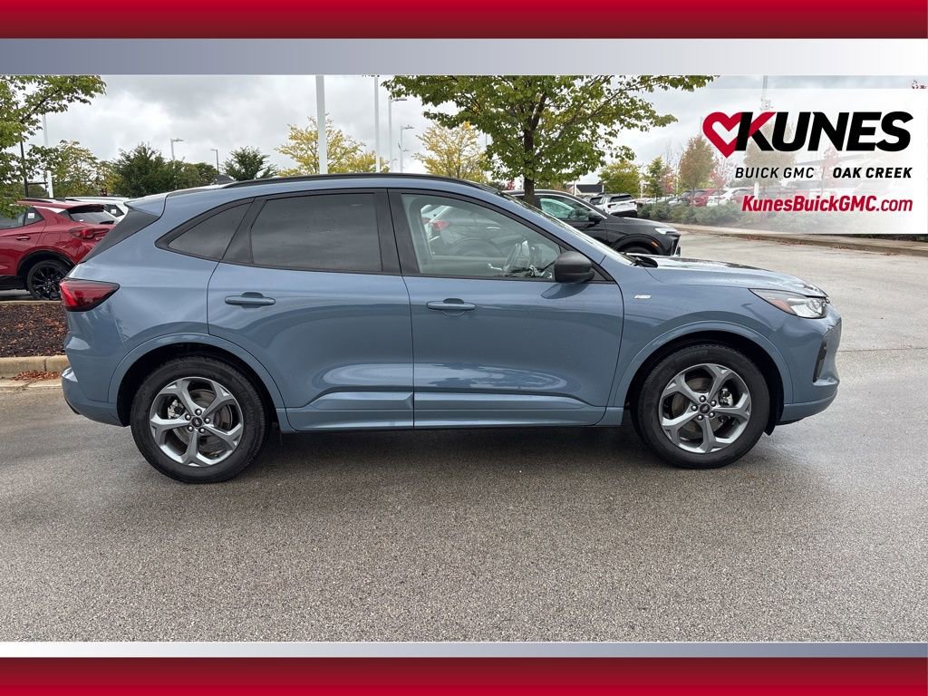 2024 Ford Escape ST-Line photo 2