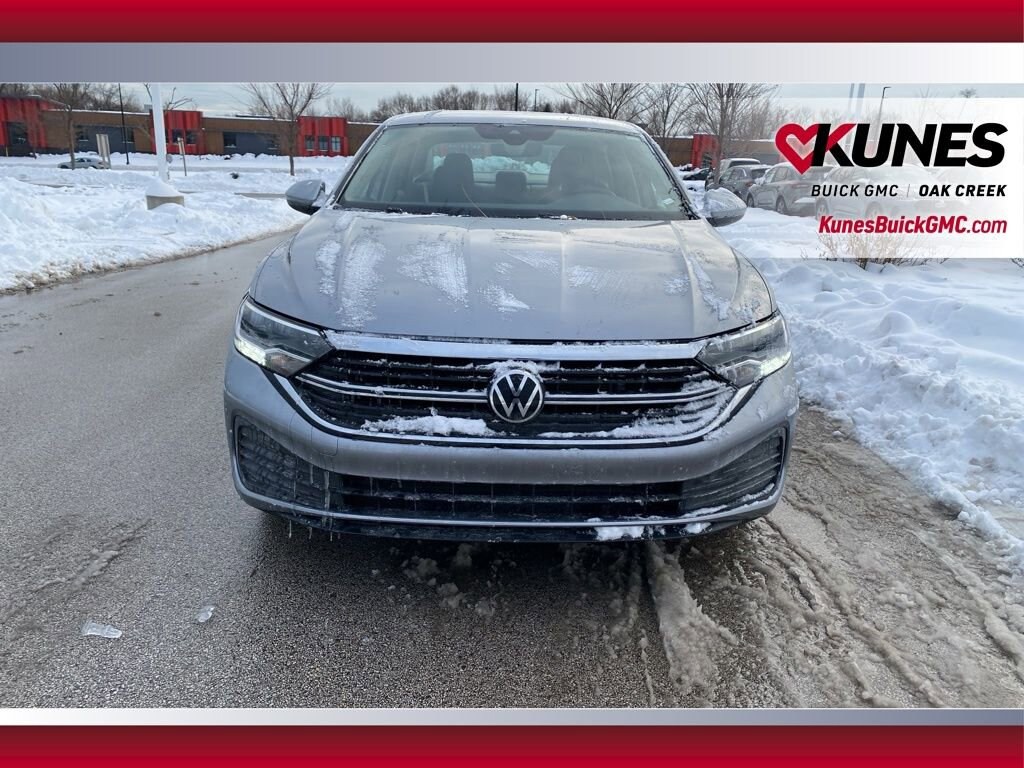 Used 2024 Volkswagen Jetta 1.5T SE Sedan