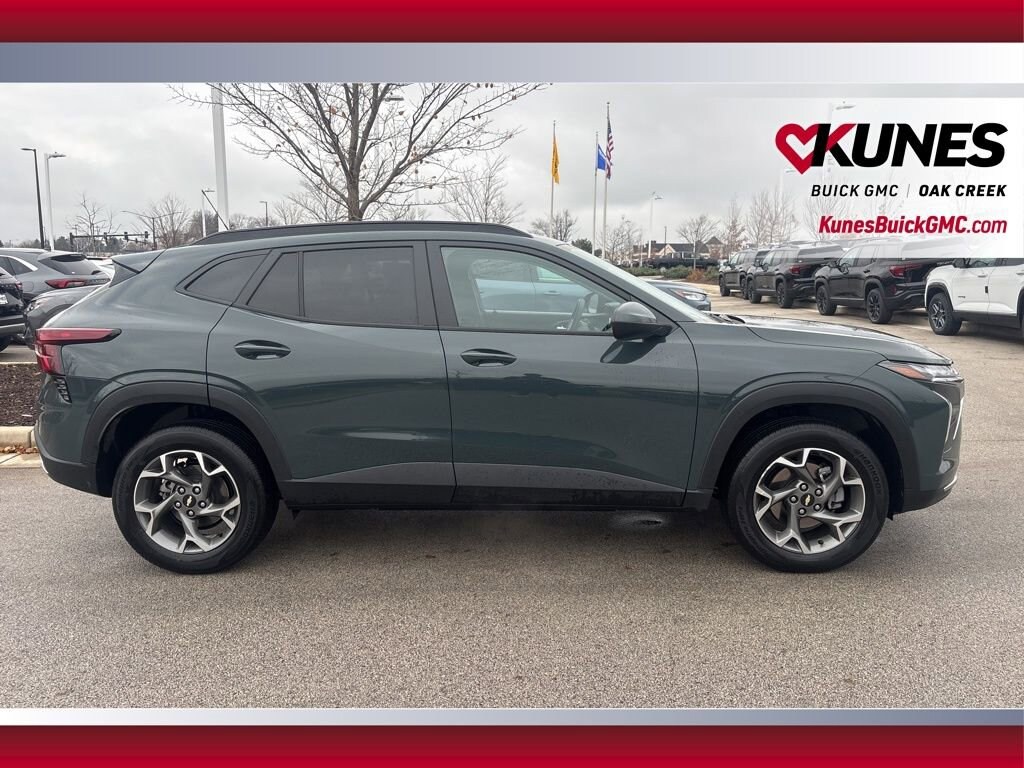 Used 2025 Chevrolet Trax LT SUV