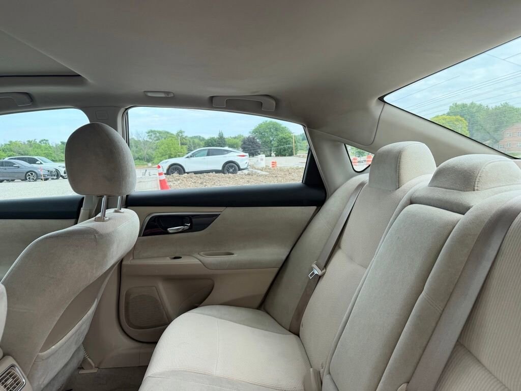 Used 2013 Nissan Altima 2.5 SV Sedan