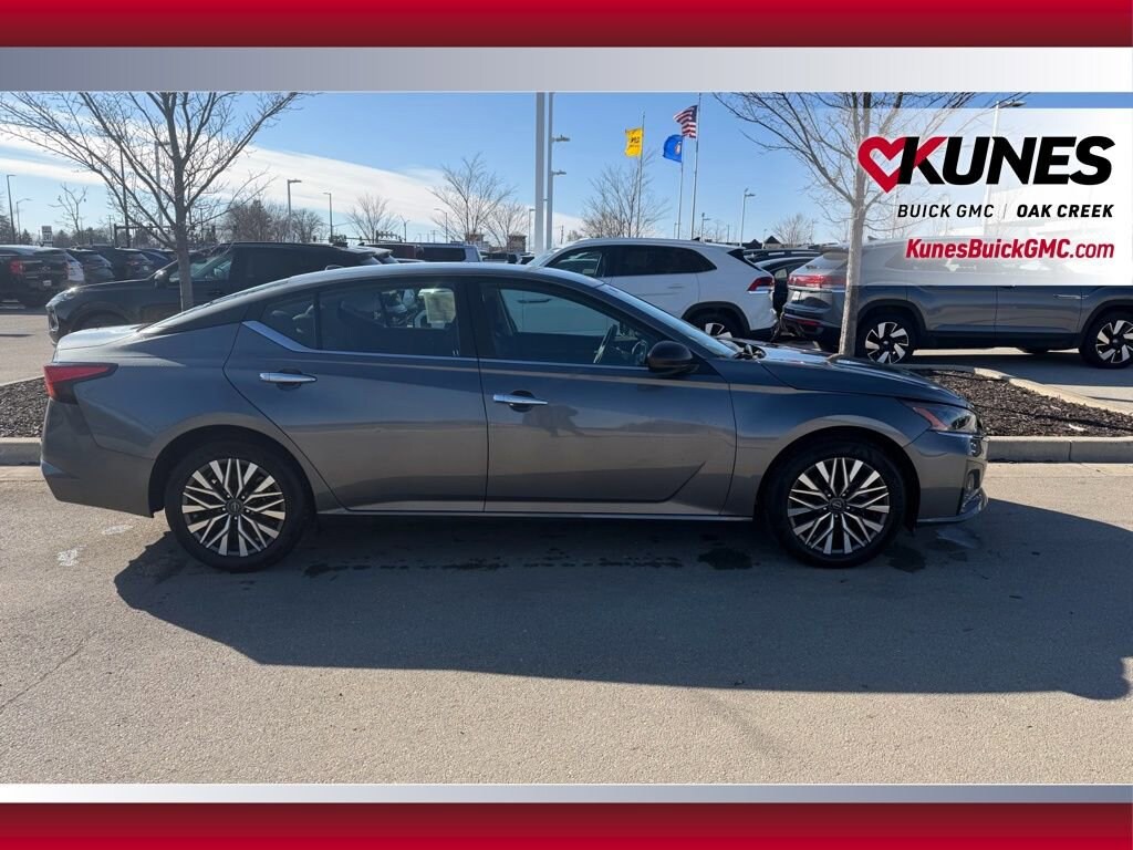 Used 2025 Nissan Altima SV Sedan