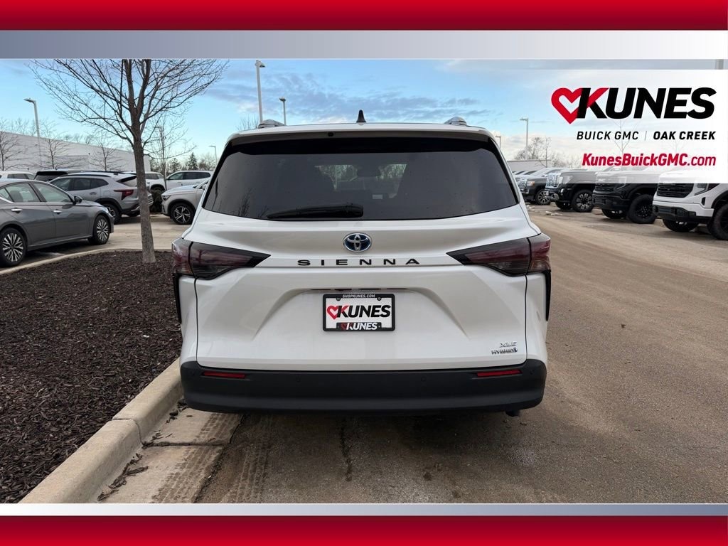 Used 2024 Toyota Sienna XLE 8 Passenger Van Passenger Van