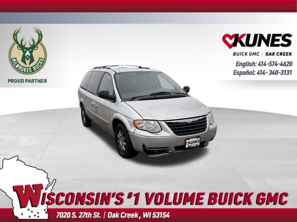 2007 Chrysler Town & Country Touring's photo