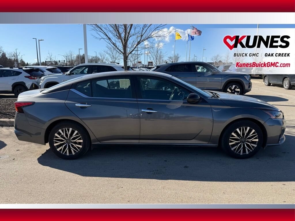 Used 2025 Nissan Altima SV Sedan