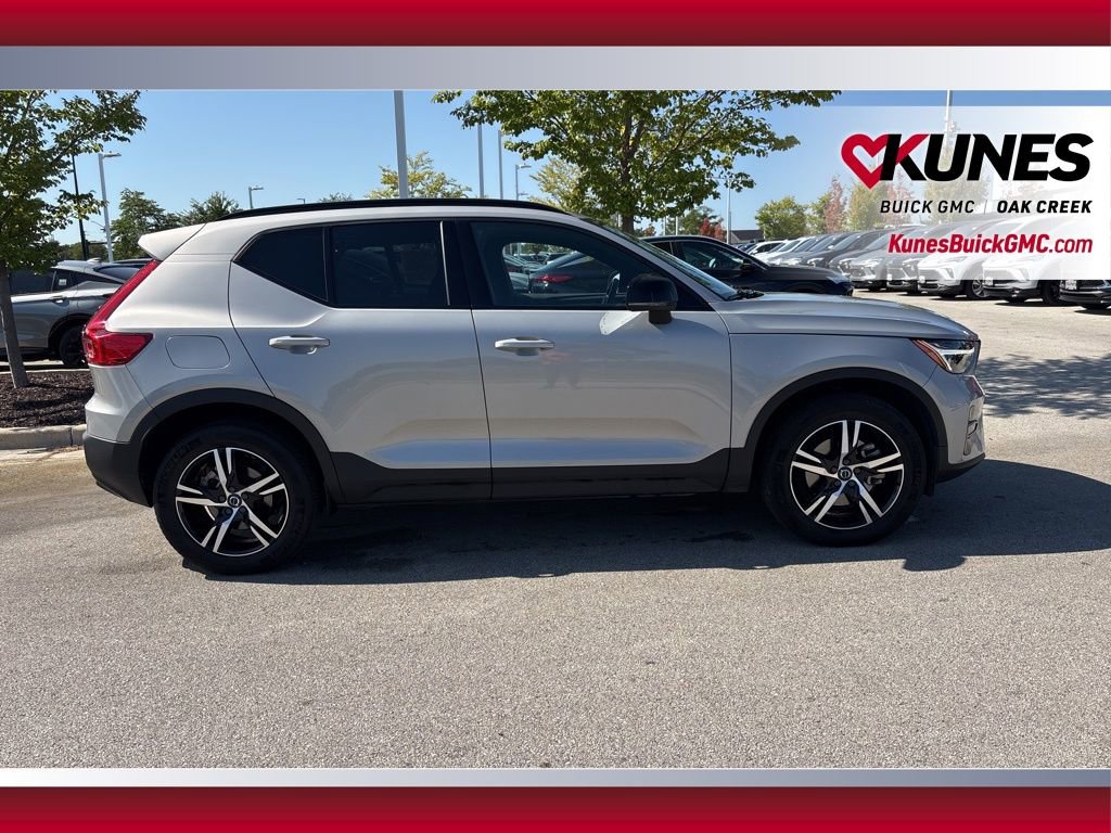 2024 Volvo XC40 Core photo 3