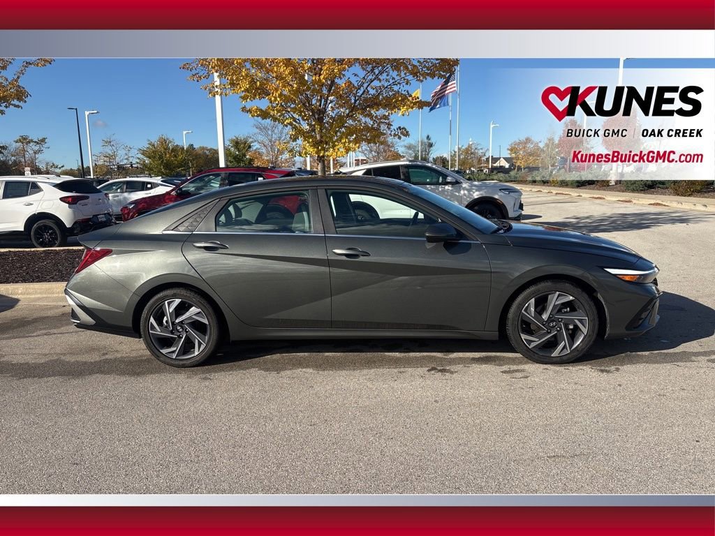 2025 Hyundai Elantra Limited photo 3