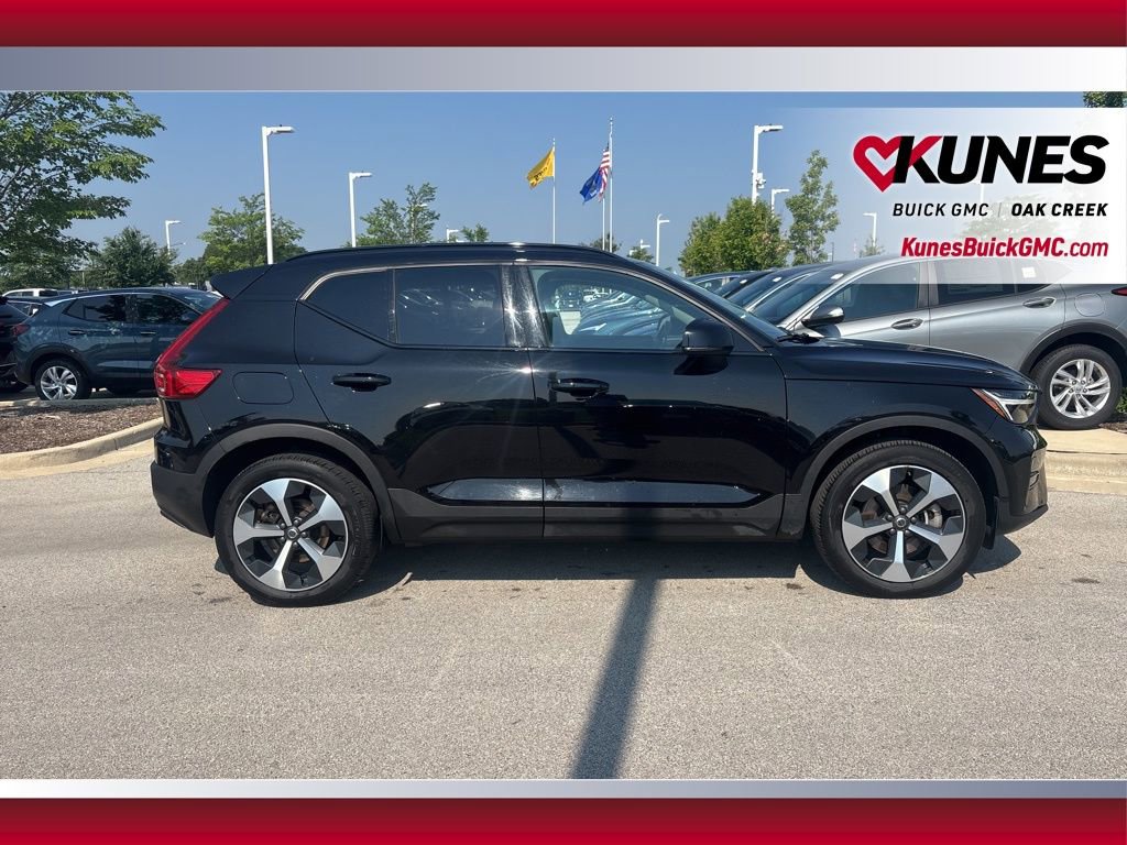 2024 Volvo XC40 Core photo 3