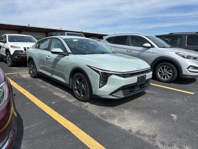 2025 Kia K4 LXS AT's photo