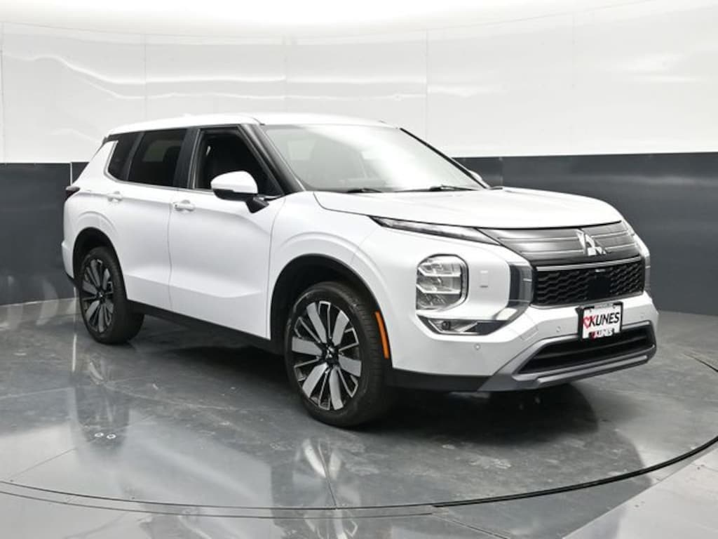 Used 2025 Mitsubishi Outlander SE SUV