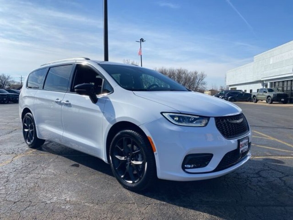 New 2026 Chrysler Pacifica Select Passenger Van