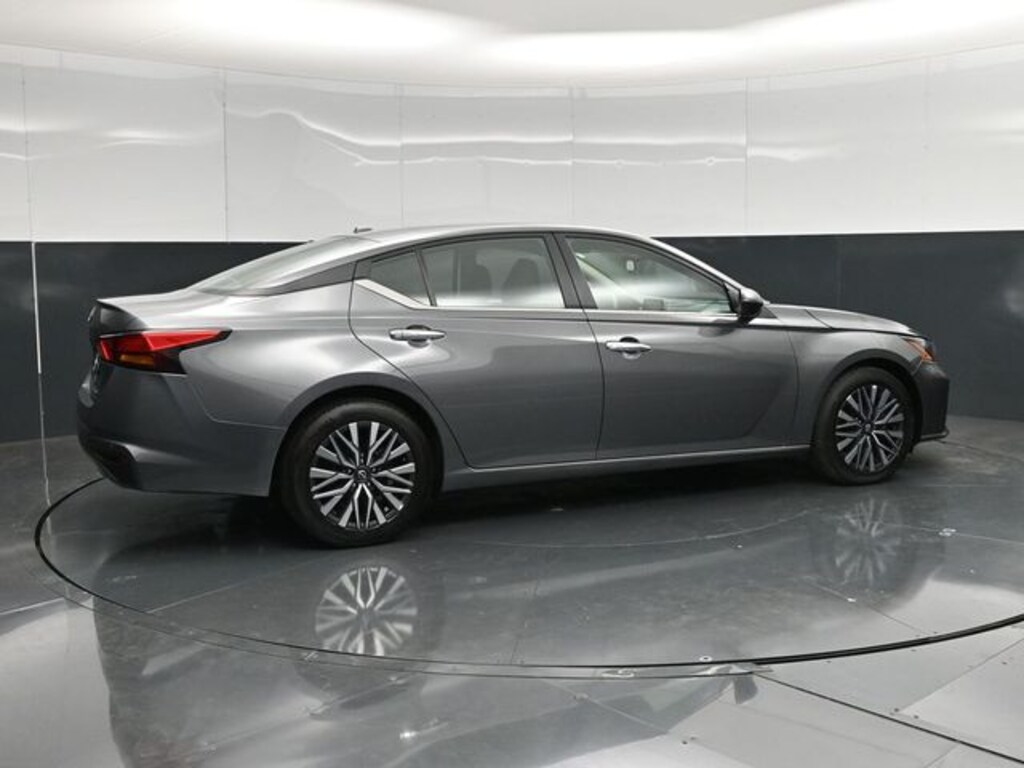 Used 2025 Nissan Altima 2.5 SV Sedan