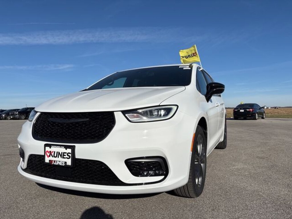 New 2026 Chrysler Pacifica Select Passenger Van