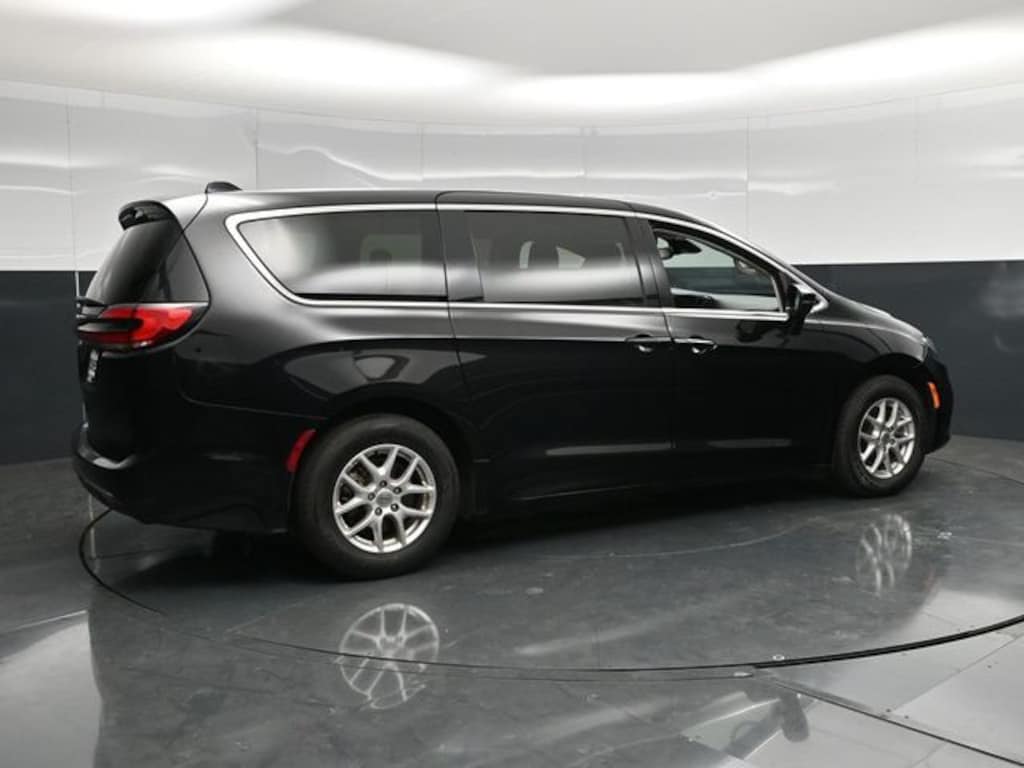 Certified 2024 Chrysler Pacifica Touring L Minivan/Van